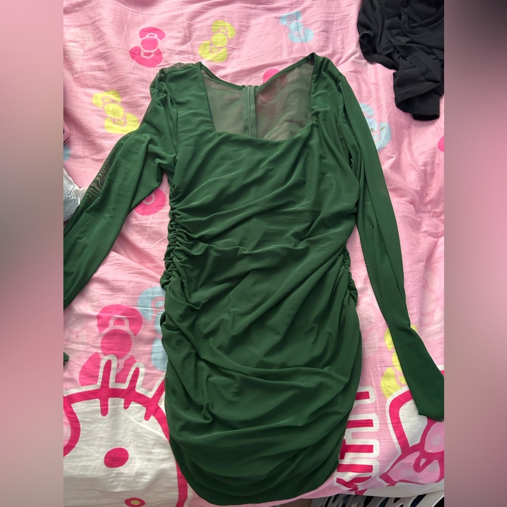 Green Amazon party dress mesh sleeves